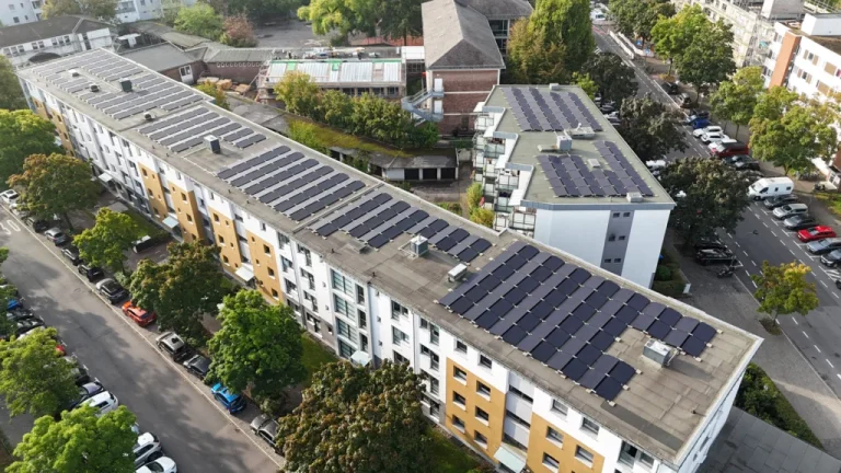 Baustellen-Update: PV-Projekt in Düsseldorf erfolgreich umgesetzt