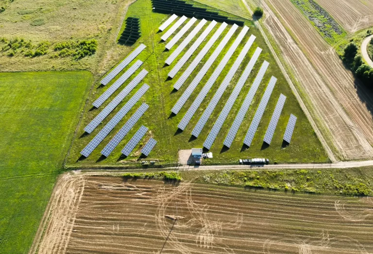 Neues Solarspitzengesetz für die Photovoltaikbranche: Chancen und Herausforderungen für Unternehmen und Privatleute